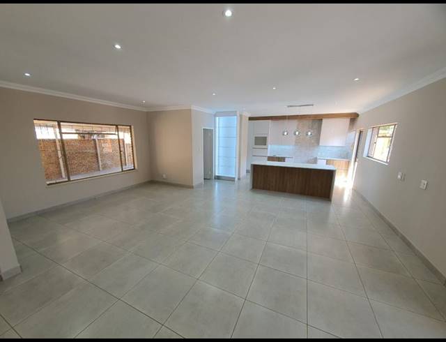 6 BEDROOM HOUSE FOR SALE IN WONDERBOOM